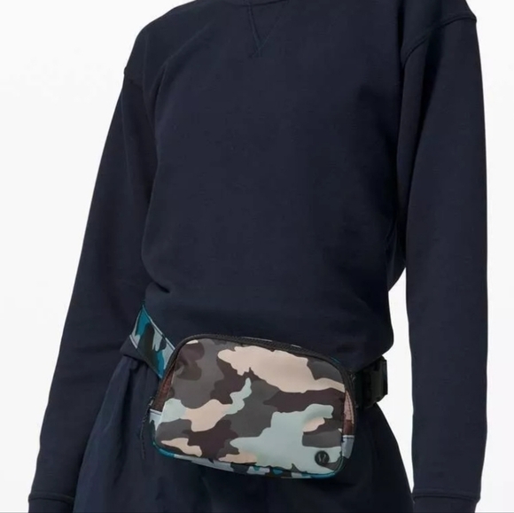 Lululemon Everywhere Belt Bag Heritage 365 Camo Hawaiian - Picture 13 of 15